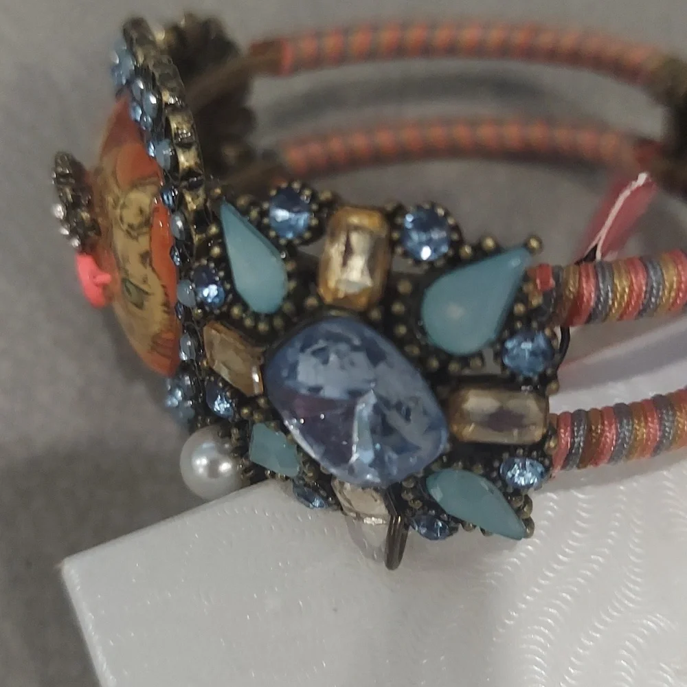 Betsey Johnson PRINCESS KITTY HINGED BRACELET - Picture 10 of 11